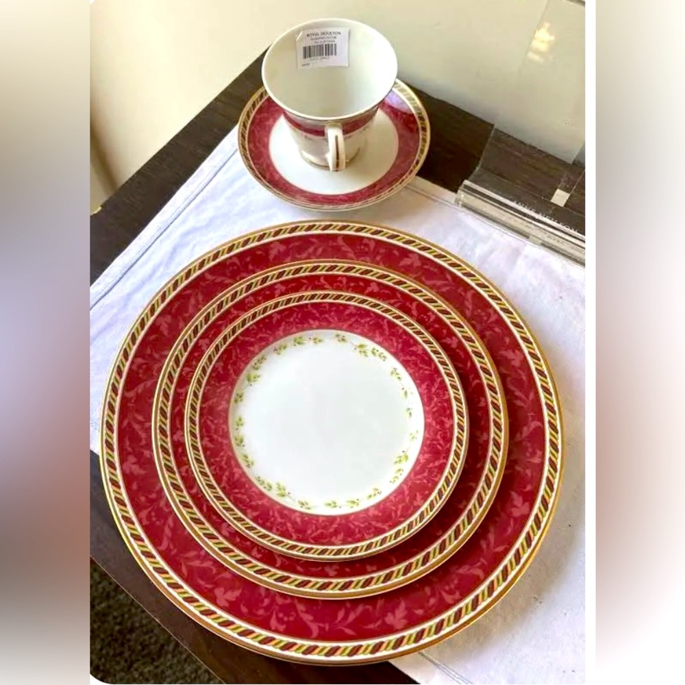 Royal Albert Old Country Roses Season of Color. 5 piece place setting